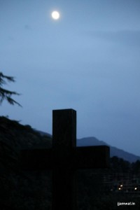 Mcleodganj_Moonrise in the graveyard